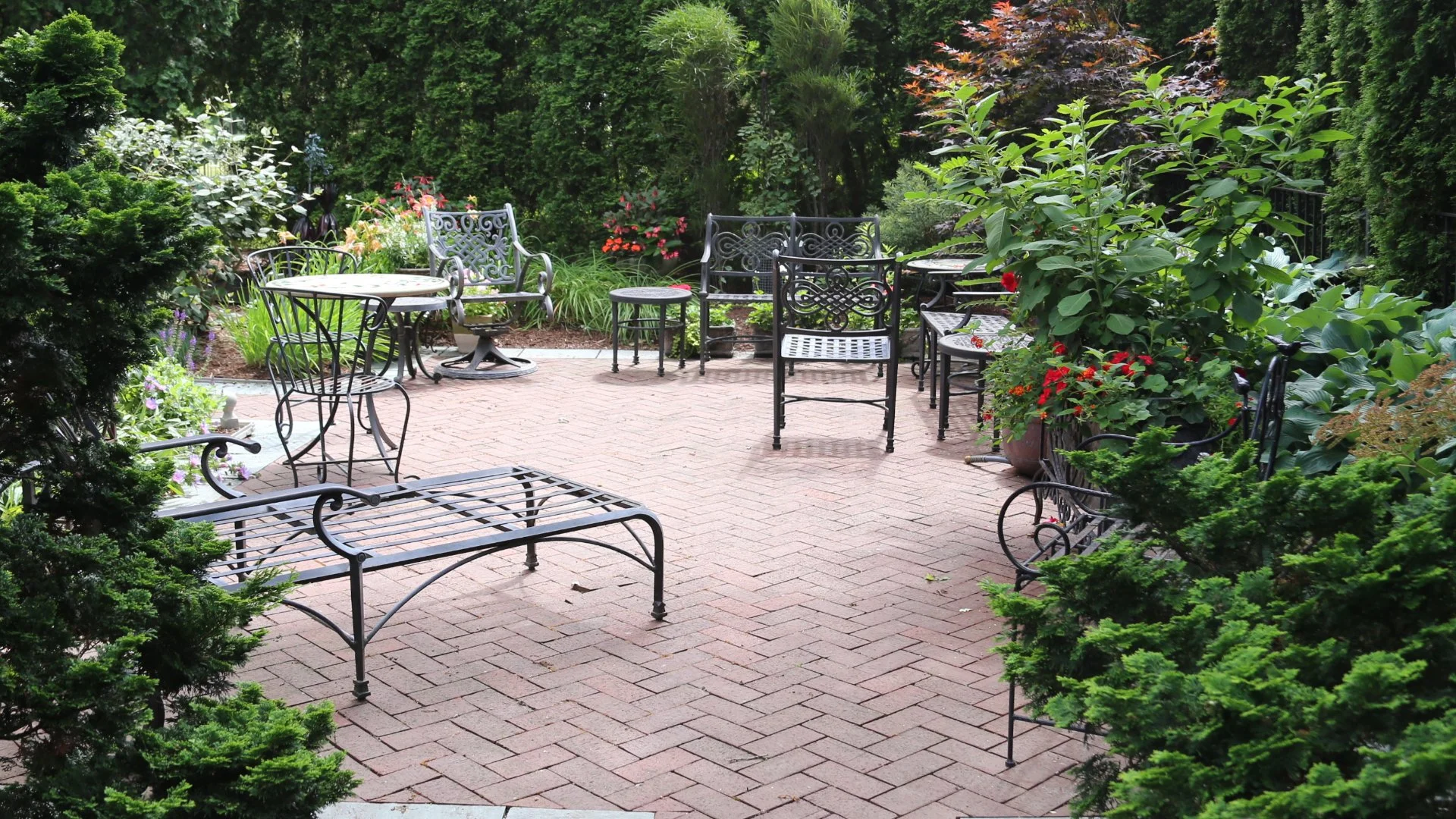 Investing in a New Patio? Consider Using One of These 4 Paver Patterns!