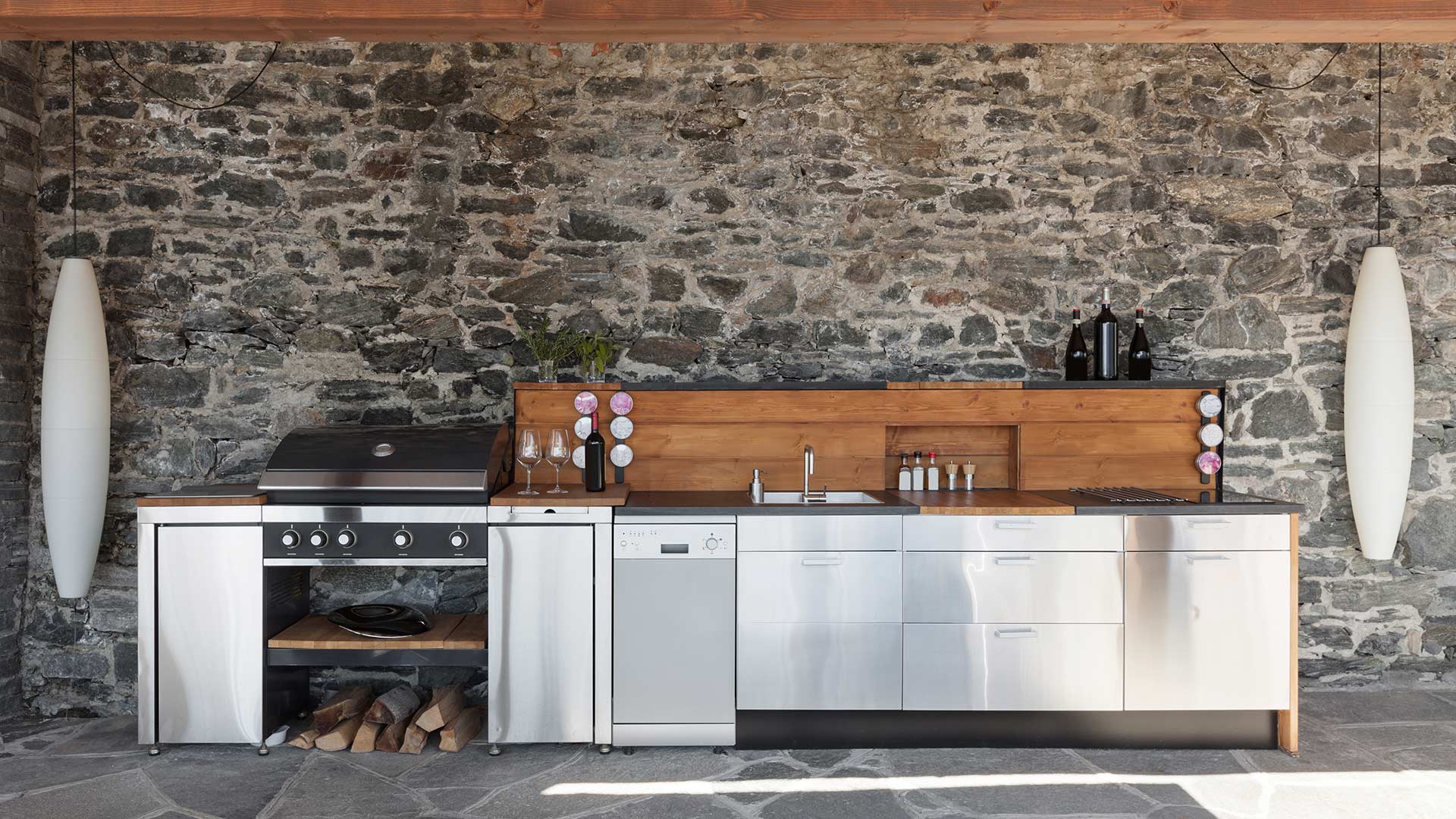 Get the Most Out of Your Outdoor Kitchen by Adding These 5 Features to It
